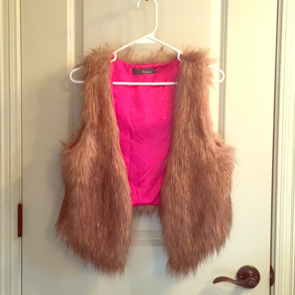 Jackets & Blazers - Fur vest